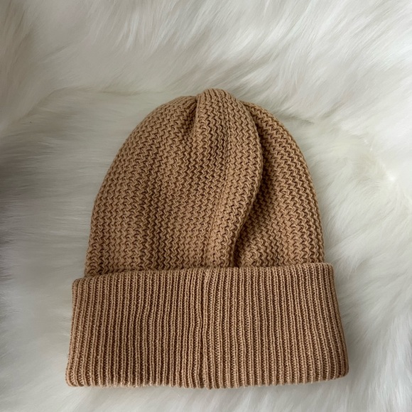 Sold Chanel beanie - Picture 2 of 4